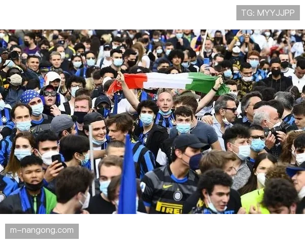 意甲奇景：米兰尤文球迷齐呼“国米加油”，争四利益驱使罕见团结